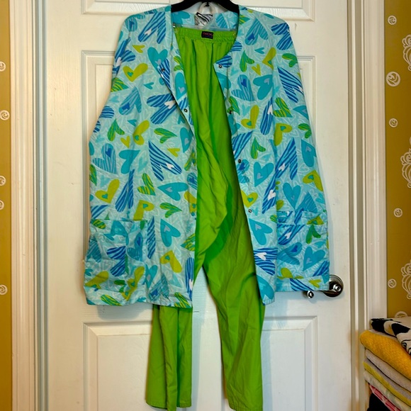 4X Green scrub pants and coat set - Picture 1 of 4